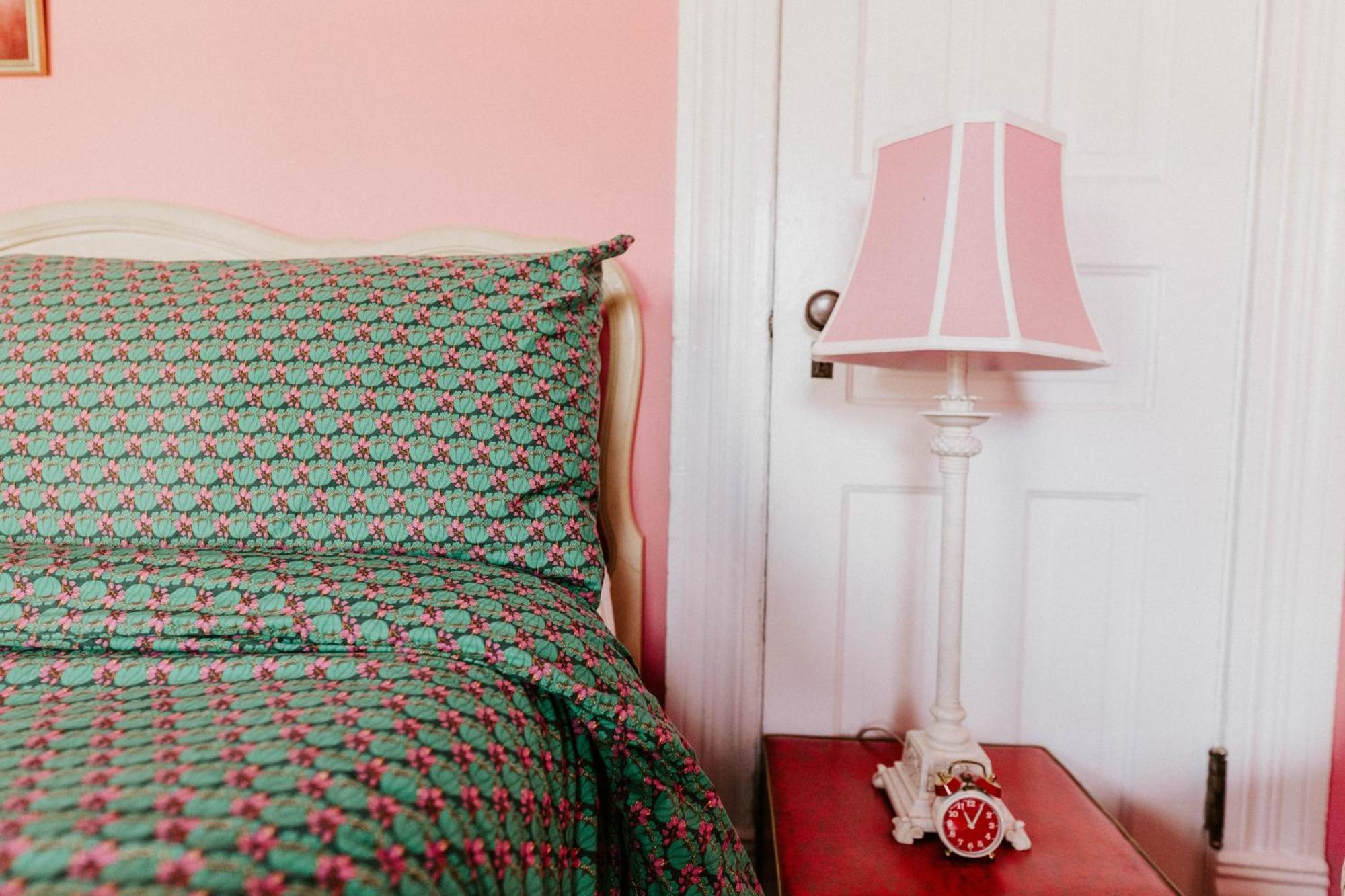 Appartamento Retro Gem Box Victorian Steps From Irvine Park Saint Paul Esterno foto