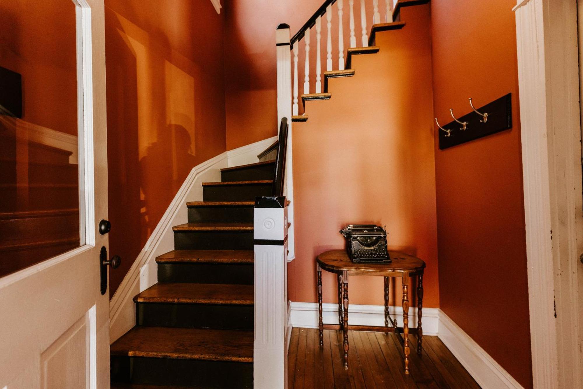 Appartamento Retro Gem Box Victorian Steps From Irvine Park Saint Paul Esterno foto