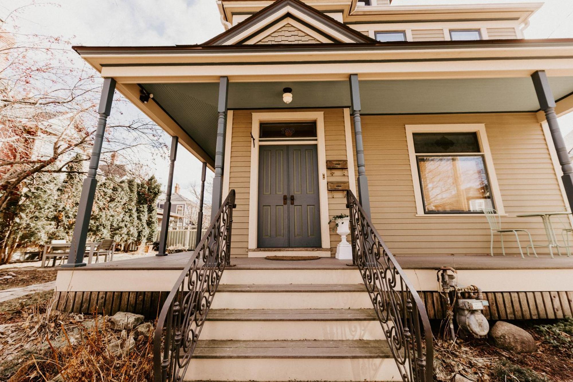 Appartamento Retro Gem Box Victorian Steps From Irvine Park Saint Paul Esterno foto